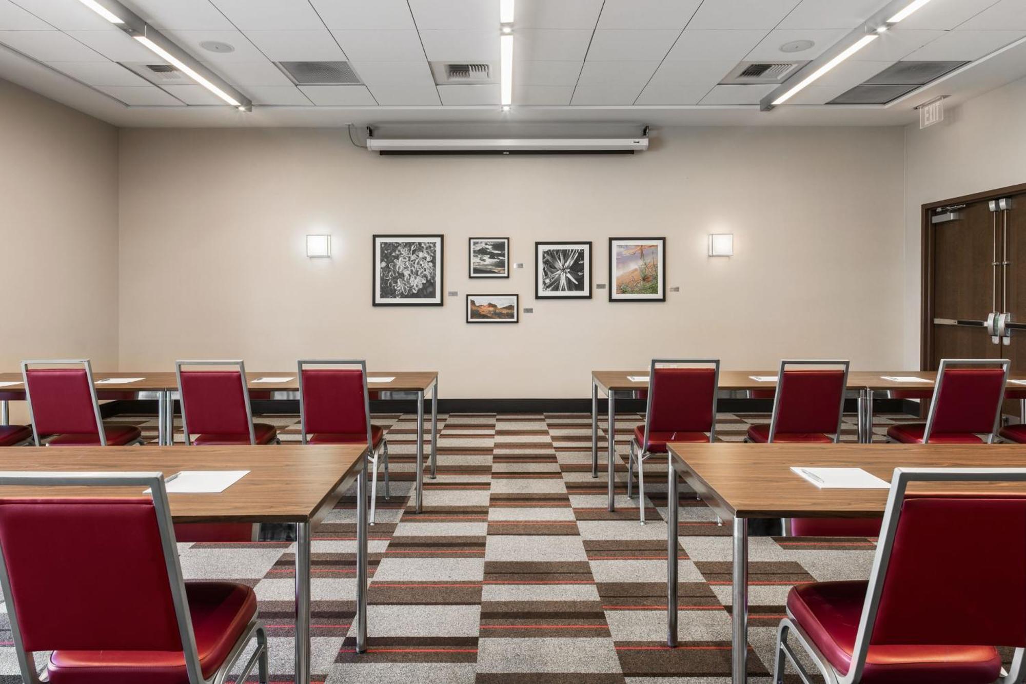 Four Points By Sheraton At Phoenix Mesa Gateway Airport Exterior photo